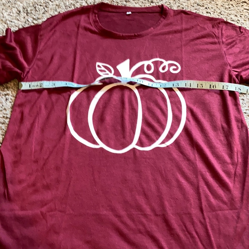 Adorable fall shirt! 🍁 - Picture 2 of 3